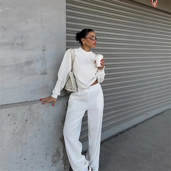Casual and modern knit set for women with rib structure and wide leg Lune London
