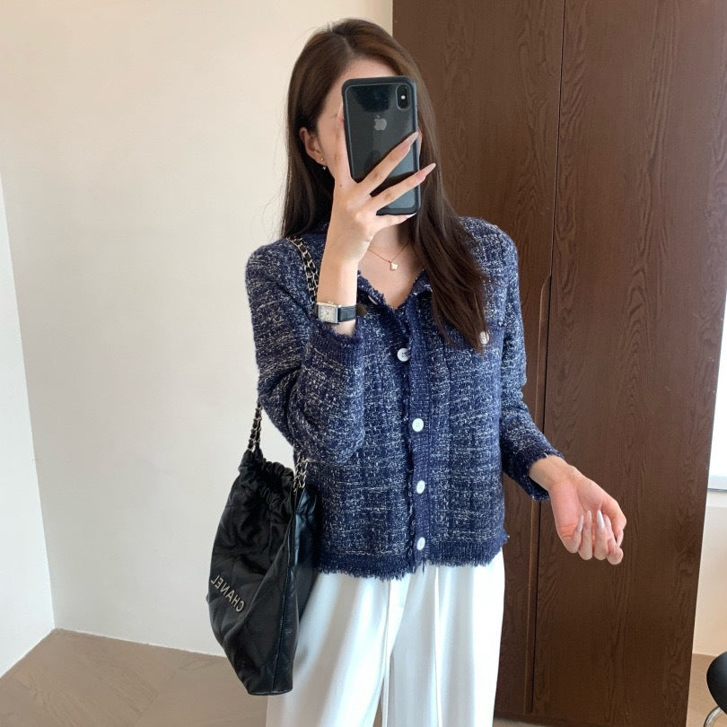 Cardigan pour femmes avec fermeture à boutons pleine et design élégant Chic & Stil
