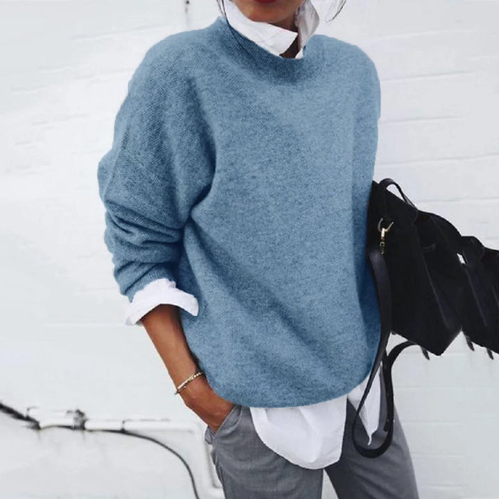 Pull féminin doux à col rond en mélange de tricots fins Chic & Stil