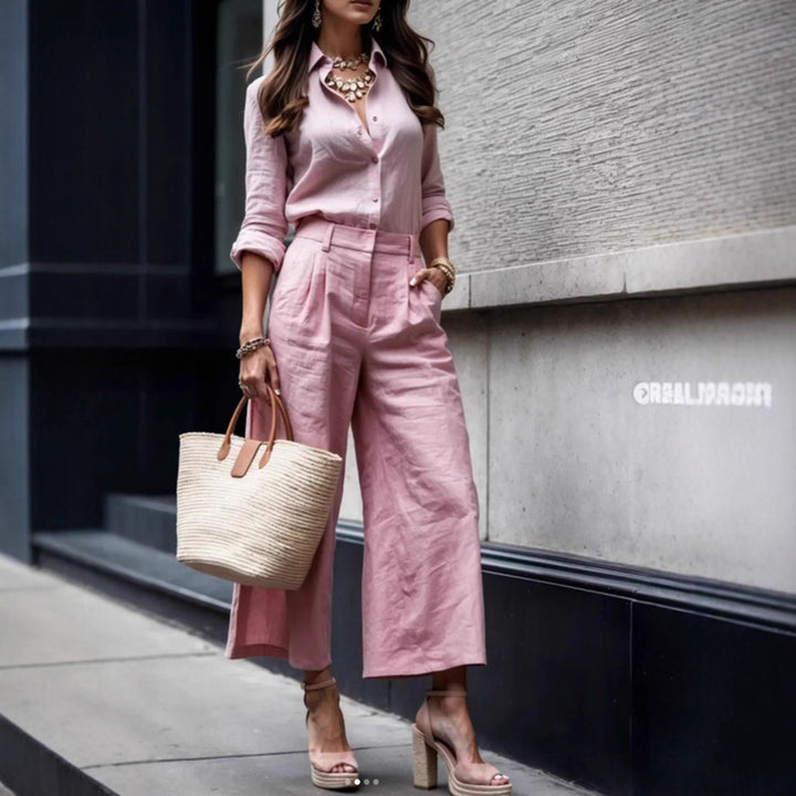 Pantalon féminin élégant en lin avec blouse ajustée et pantalon large Chic & Stil