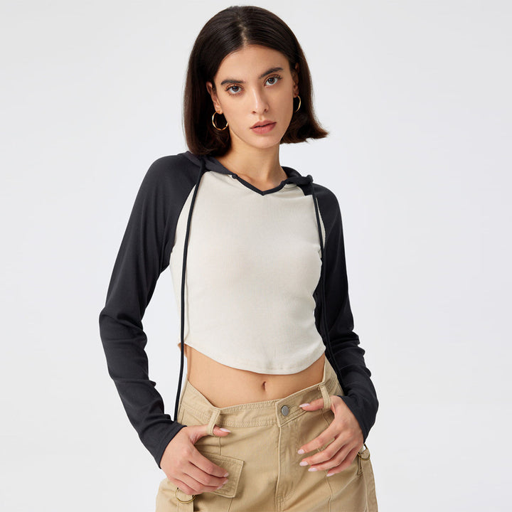 Chic & Stil Women's short sports top with hood and long sleeves