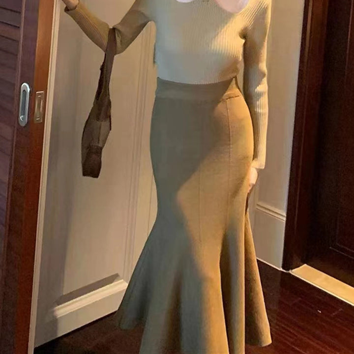 Jupe élégante haute à taille pour femmes avec ourlet évasé et texture en maille fine Chic & Stil