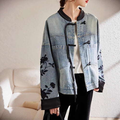 Veste en denim tendance pour femmes avec broderie florale et poignets élégants