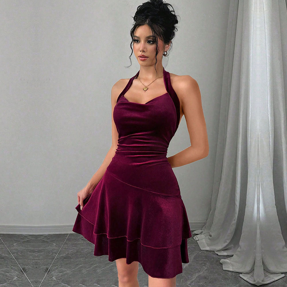 Robe de soirée ajustée pour femmes avec jupe volée et design à col halter Chic & Stil