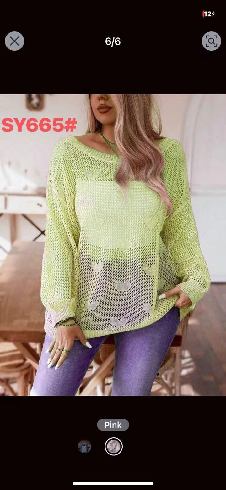 Ladies Oversized Knit Pullover with Heart Pattern and Chic Airy Structure