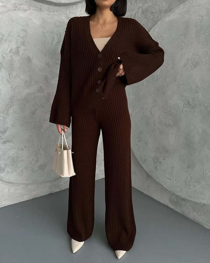 Women's knit set with button details and loose fit Lune London