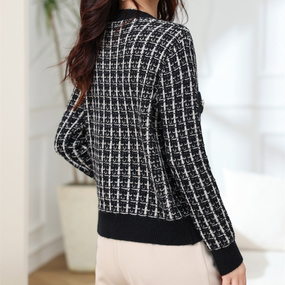Knitted jacket for women with structured design and pearl buttons Lune London