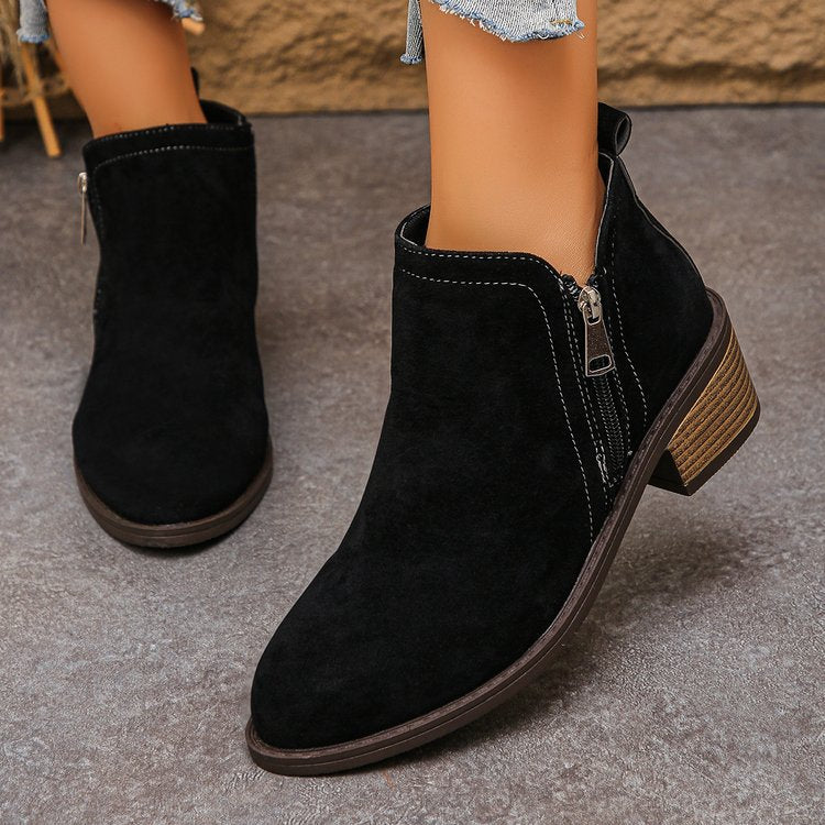Women's biker ankle boots with side zipper and trendy structure Lune London