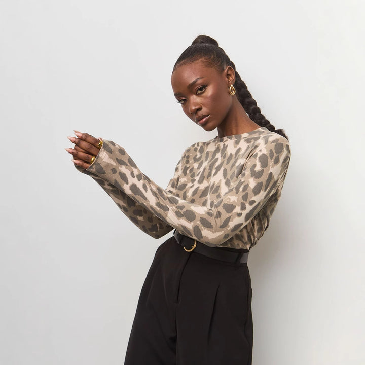 Trendy knit sweater for women with modern leopard print Lune London