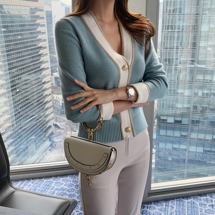 Gilet pour femmes avec des détails contrastants et des boutons dorés Chic & Stil