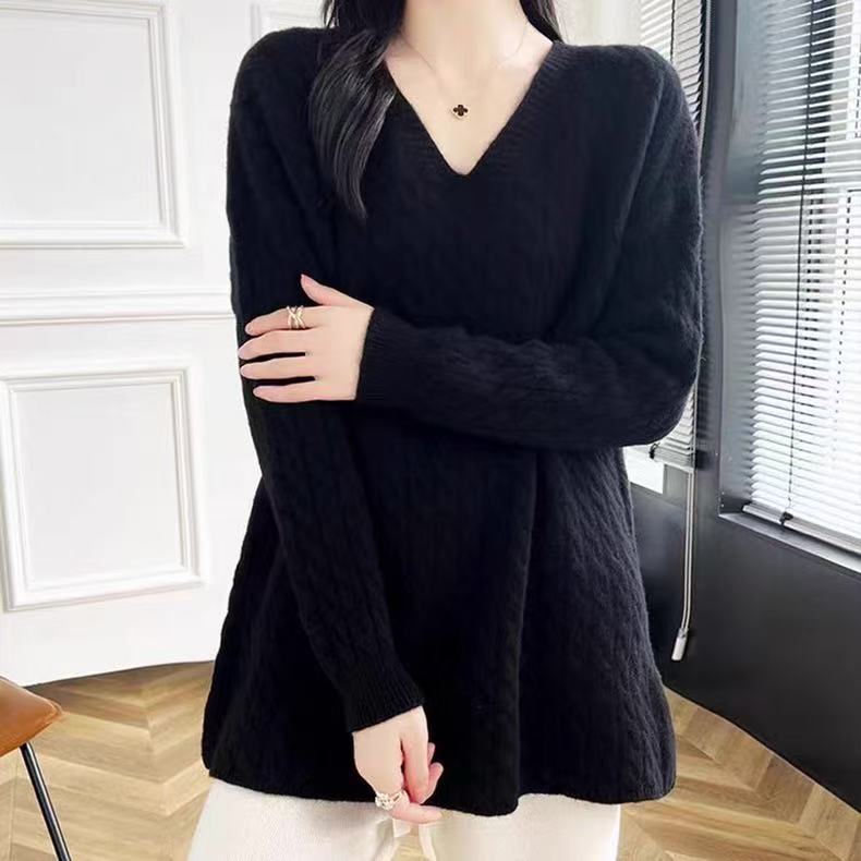 Women chunky knit sweater with V-neck and relaxed fit Lune London