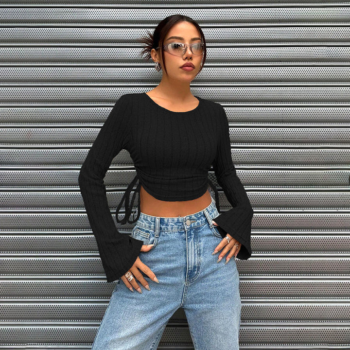 Short long sleeve top for women with a nice ribbed knit and a tie detail Chic & Stil
