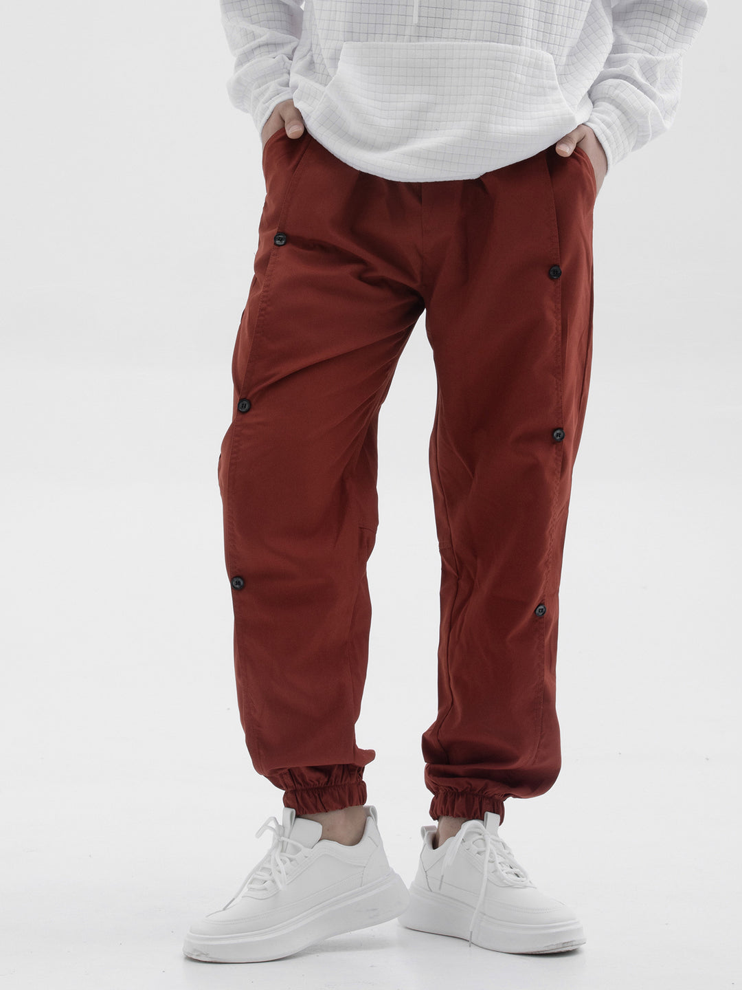 Men Stylish cargo pants with practical buttons and elastic waist Lune London