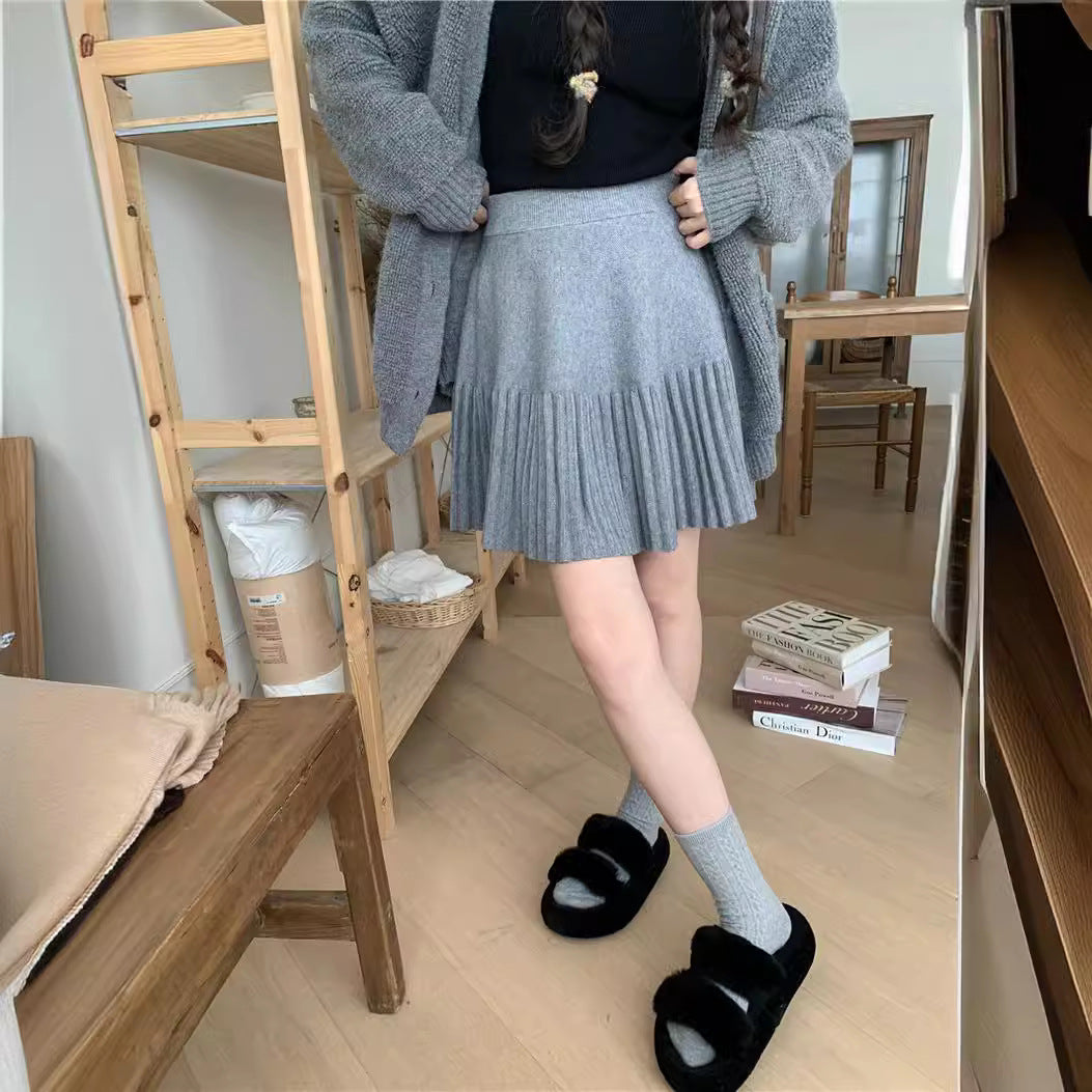 Pleated women's skirt with high waist and elegant drape Lune London