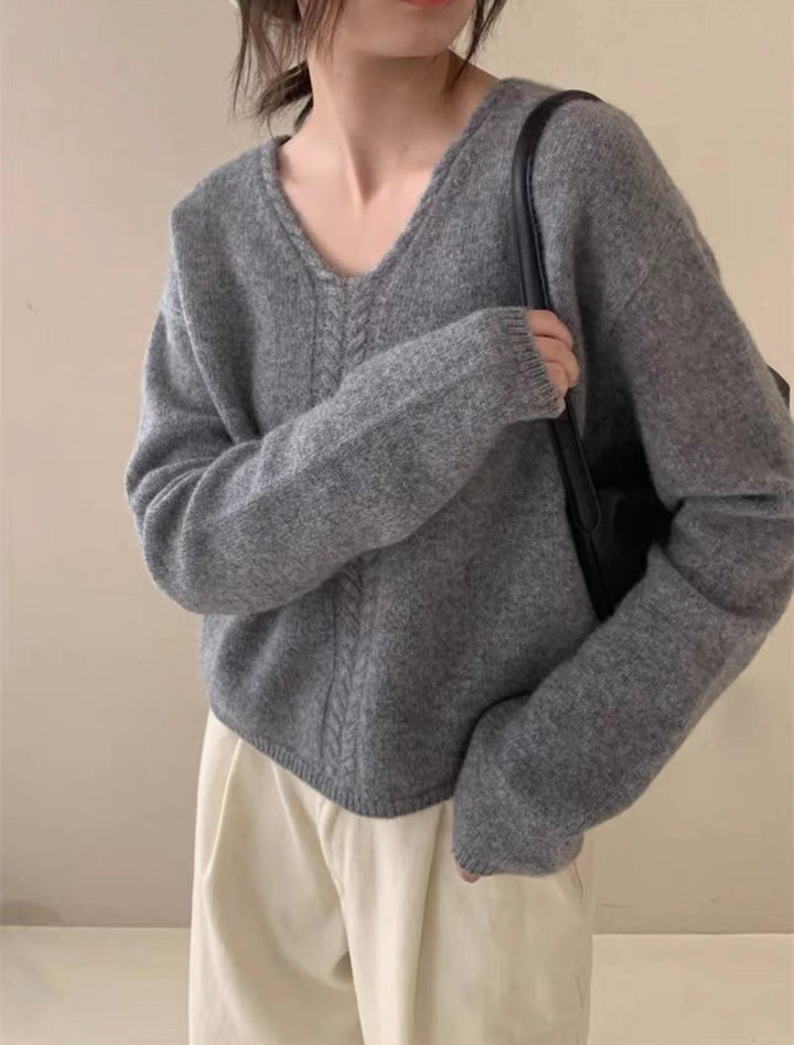Pull élégant pour femmes en V avec un motif de câble fin Chic & Stil