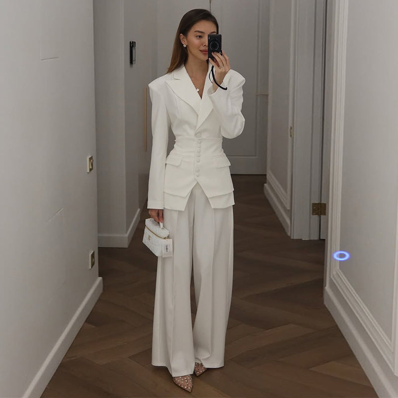 Ladies elegant fitted suit Lune London