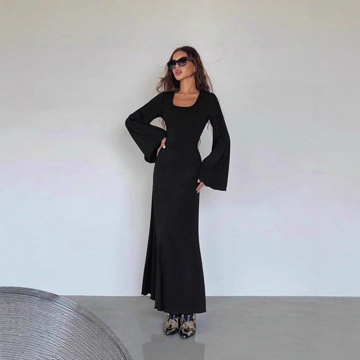 Robe maxi pour femmes avec des manches larges évasées et des détails élégants Chic & Stil