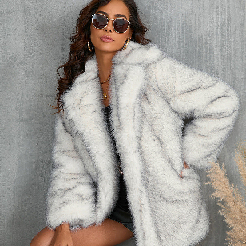 Ladies Luxurious Faux Fur Coat with Voluminous Collar Lune London