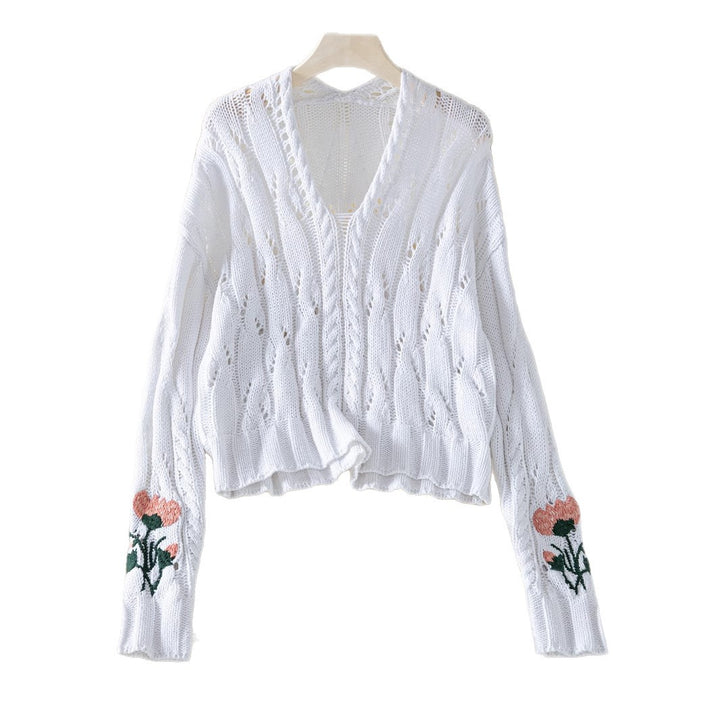 Knitted sweater for women with floral design and V-neck Lune London