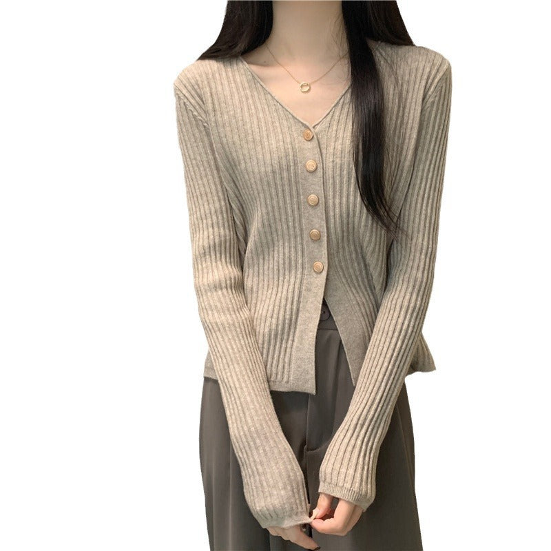 Cardigan femme avec des boutons décoratifs et un décolleté en V profond Chic & Stil