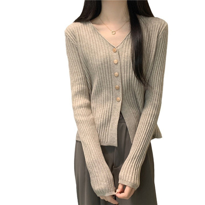 Cardigan femme avec des boutons décoratifs et un décolleté en V profond Chic & Stil