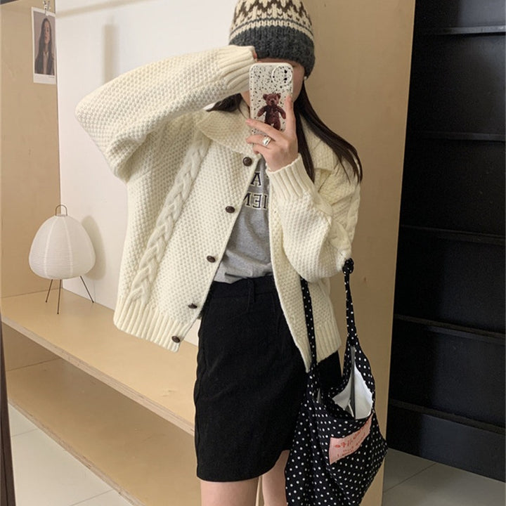 Women's oversized knitted jacket with cable design and chic texture and style