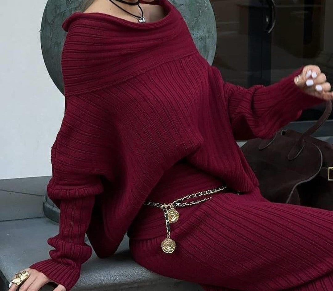 Knitted outfit for women with oversized collar and fitted cut Lune London