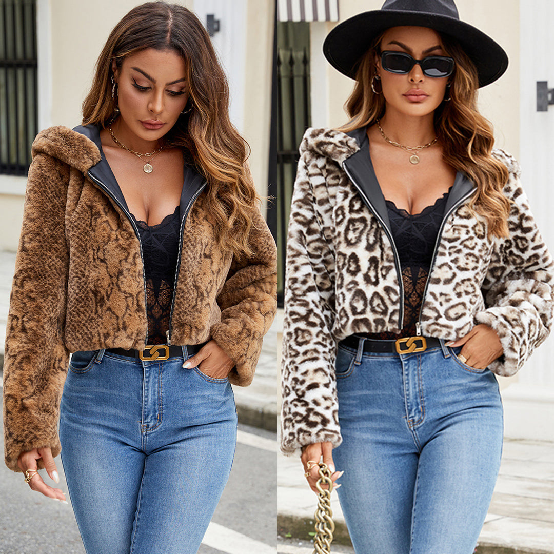 Faux fur jacket for women with contrasting details and a trendy cut Lune London