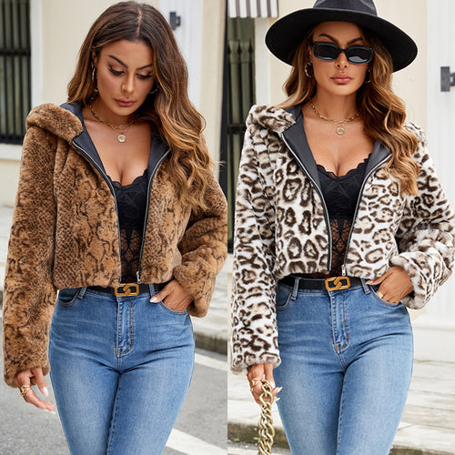 Faux fur jacket for women with contrasting details and a trendy cut Lune London
