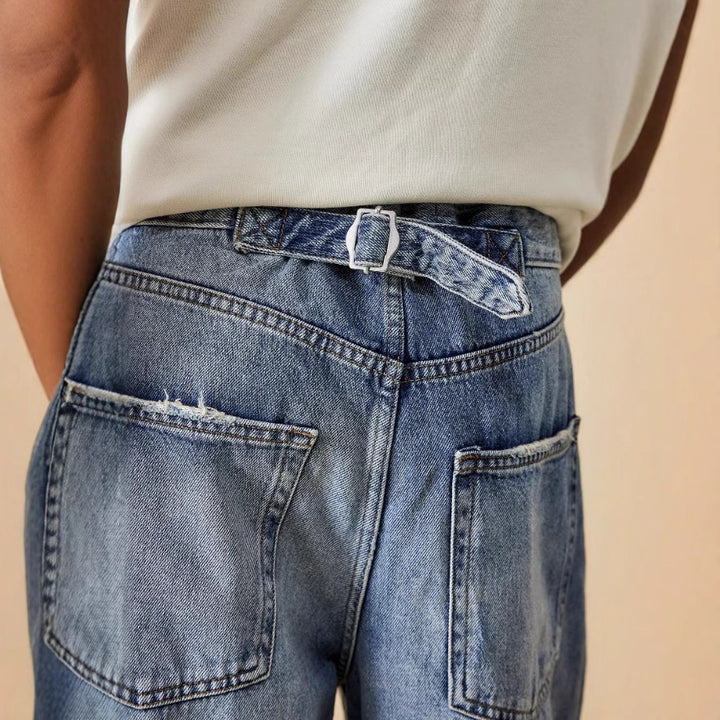 Women's loose-fitting jeans in a casual style with fashionable details Lune London