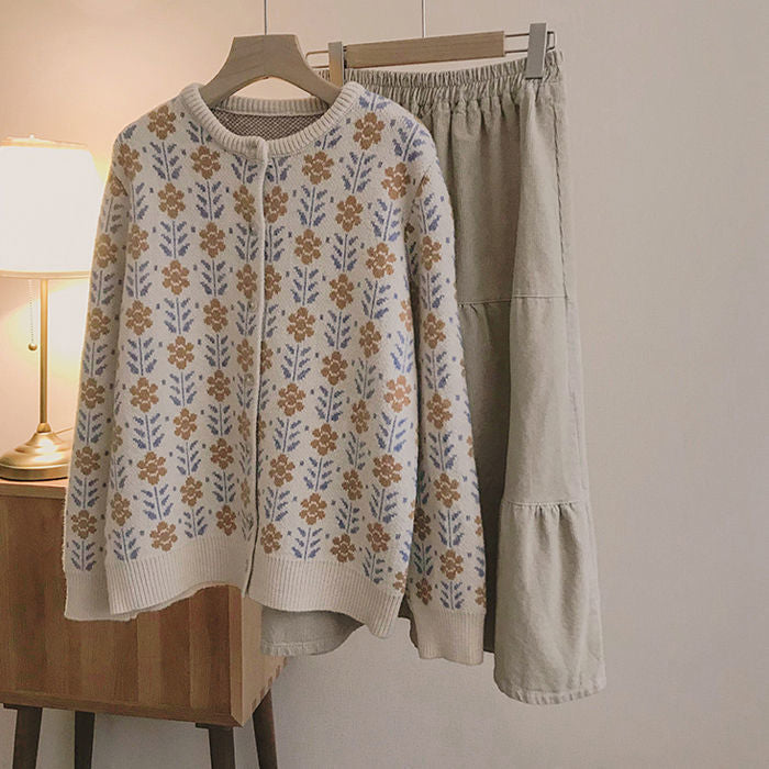 Ladies cardigan with floral pattern and comfortable fit Lune London