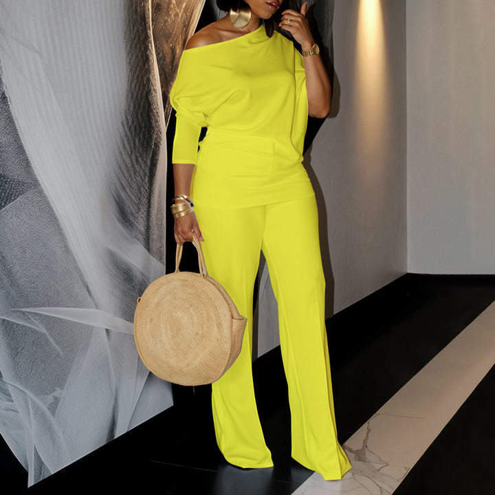 Woman Elegant set with a beautiful one-shoulder top and wide pants Lune London