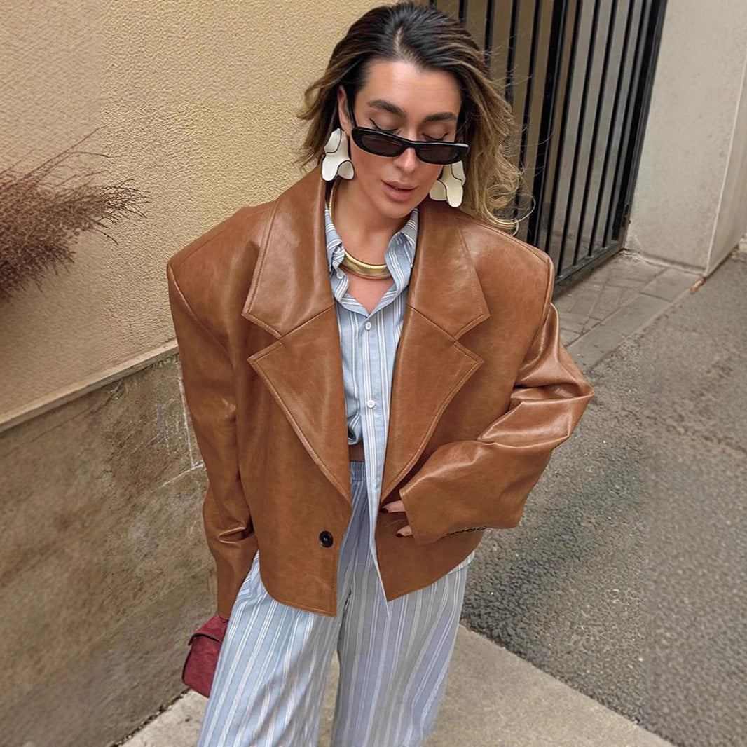 Short leather jacket for women in an elegant blazer style Lune London