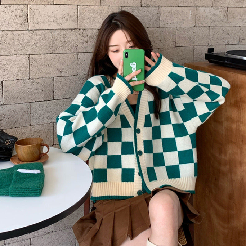 Women's chunky knit cardigan with check pattern and comfortable button details
