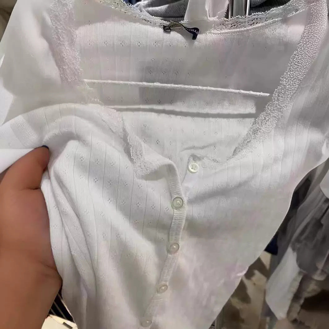 Chemisier féminin à manches longues fines avec délicate embellissement en dentelle Chic & Stil