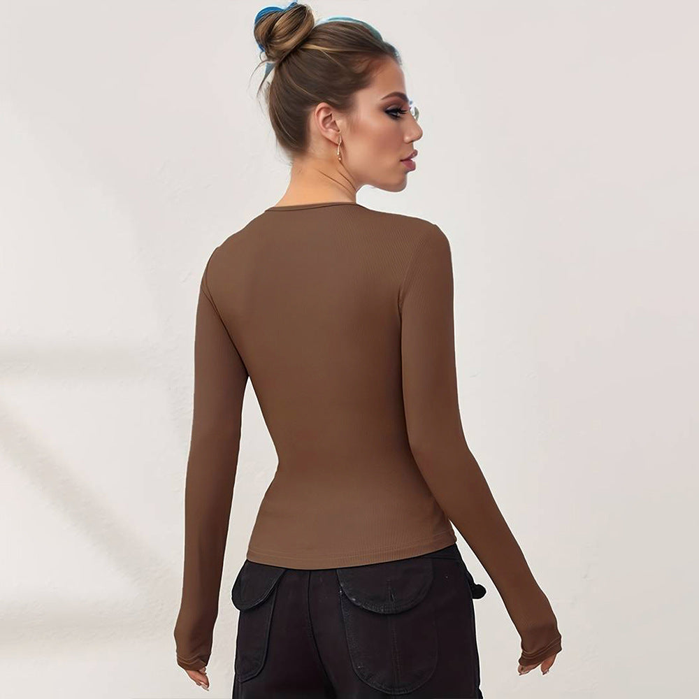 Chemisier à manches longues pour femmes avec un décolleté en cœur à la mode et une coupe ajustée Chic & Stil