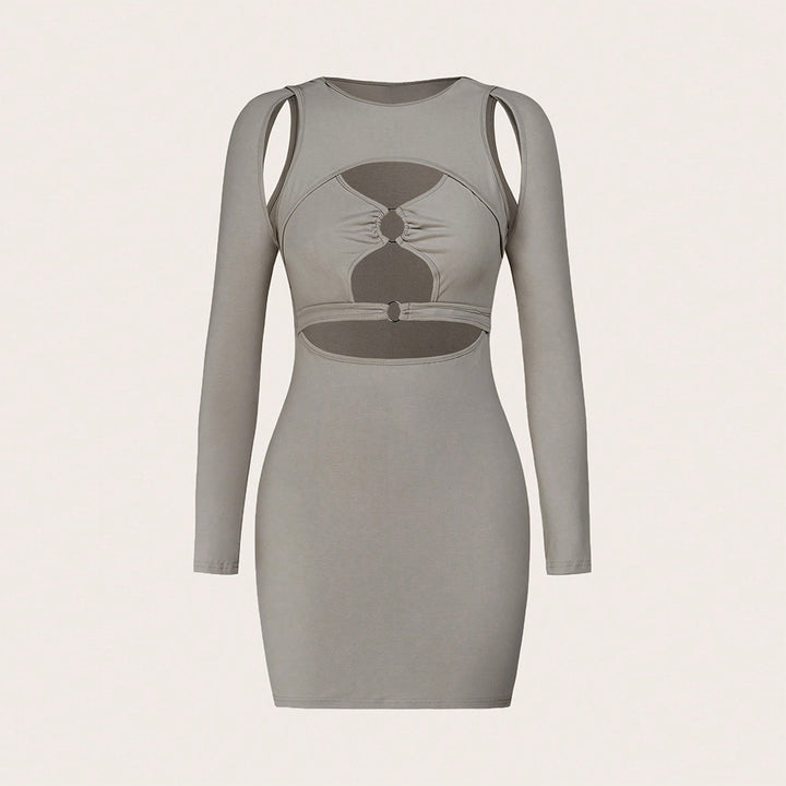 Robe mini femme avec découpes asymétriques et détails de bague élégants Chic & Stil