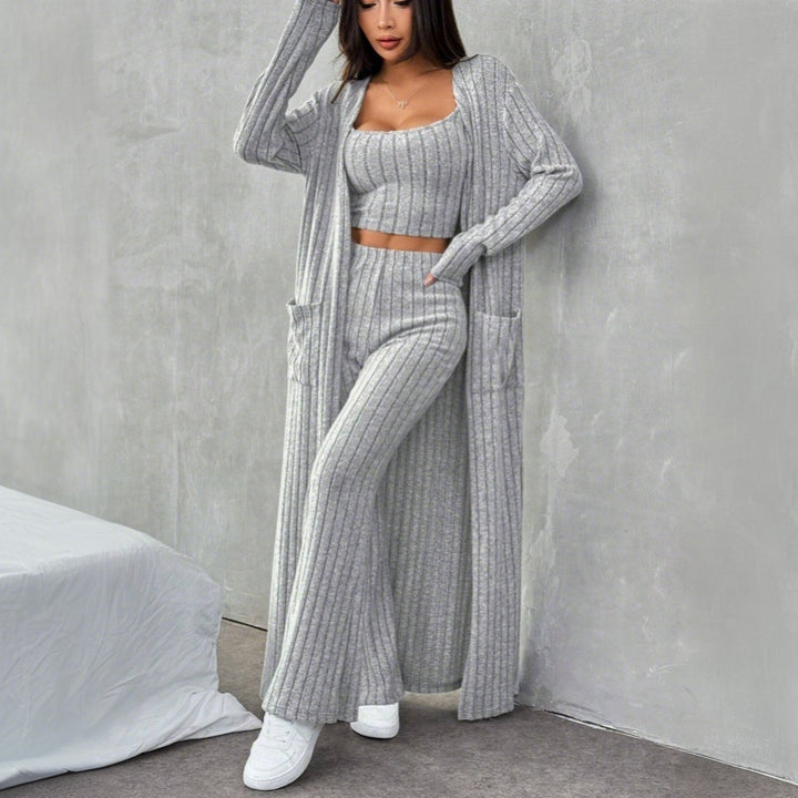 Ensemble en tricot pour femmes avec des manches longues et un design enveloppant élégant Chic & Stil