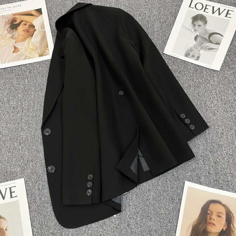 Blazer élégant pour femmes avec coupe ajustée et boutons contrastés Chic & Stil