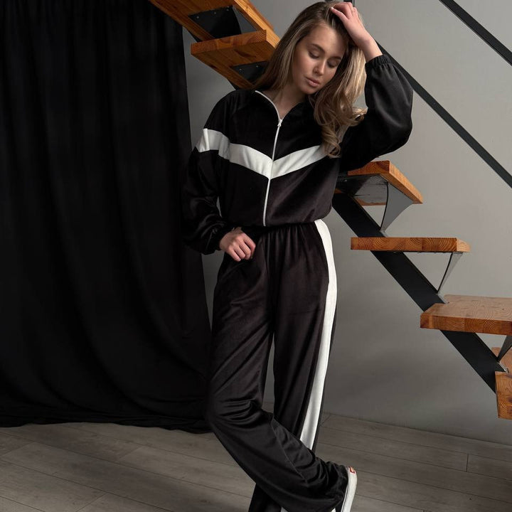 Women's fleece sportswear with practical pockets and full zipper Lune London