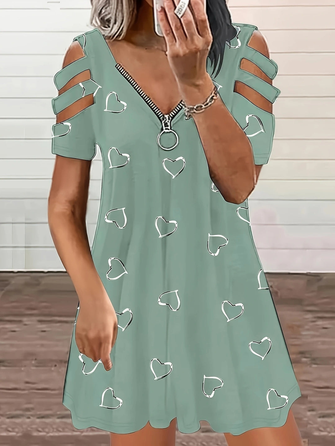 Leisure dress for women with cutout sleeves and a heart-shaped pattern Lune London