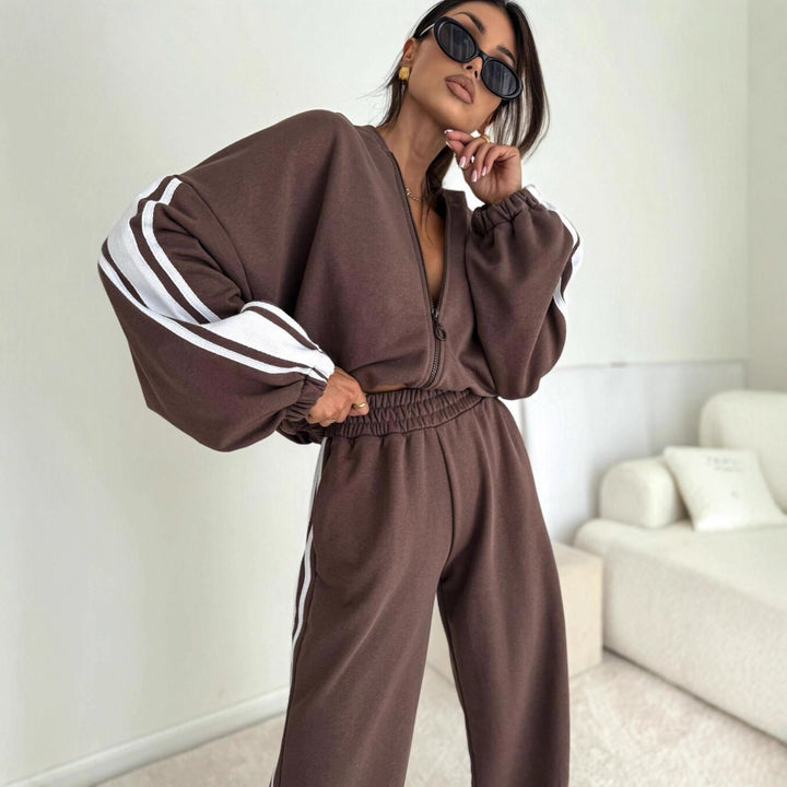 Women’s sports set with voluminous sleeves and zipper Lune London