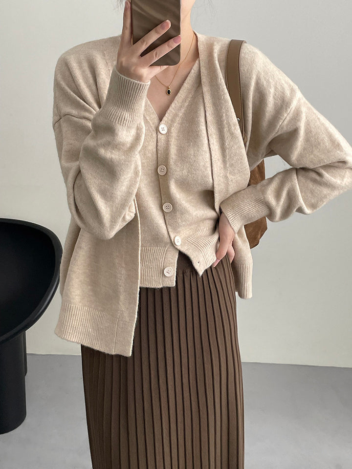 Cardigan tricoté pour femme avec col en V et détails de boutons Chic & Stil