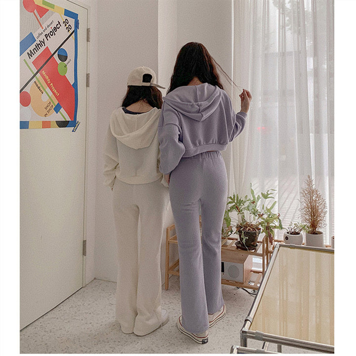 Ensemble de loungewear décontracté pour femmes avec sweat à capuche court et jambes larges Chic & Stil