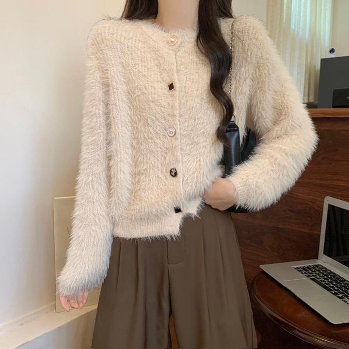 Cardigan féminin confortable avec un design boutonnière et une allure élégante Chic & Stil