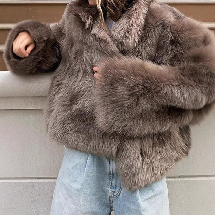 Modern oversized women's fur jacket with comfortable collar Lune London