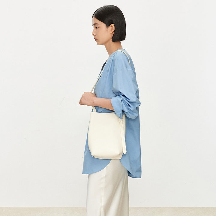 Chemise surdimensionnée à la mode pour femmes avec un col en V raffiné Chic & Stil
