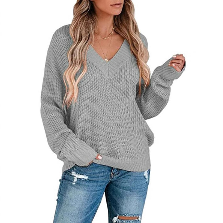 Fine knit pullover for women with V-neck and relaxed fit Lune London
