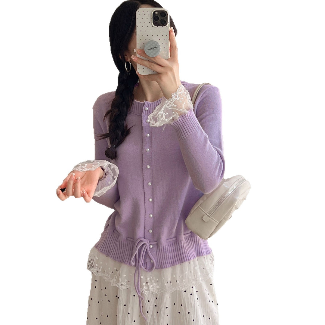 Cardigan pour femmes avec dentelle et détails de boutons Chic & Stil
