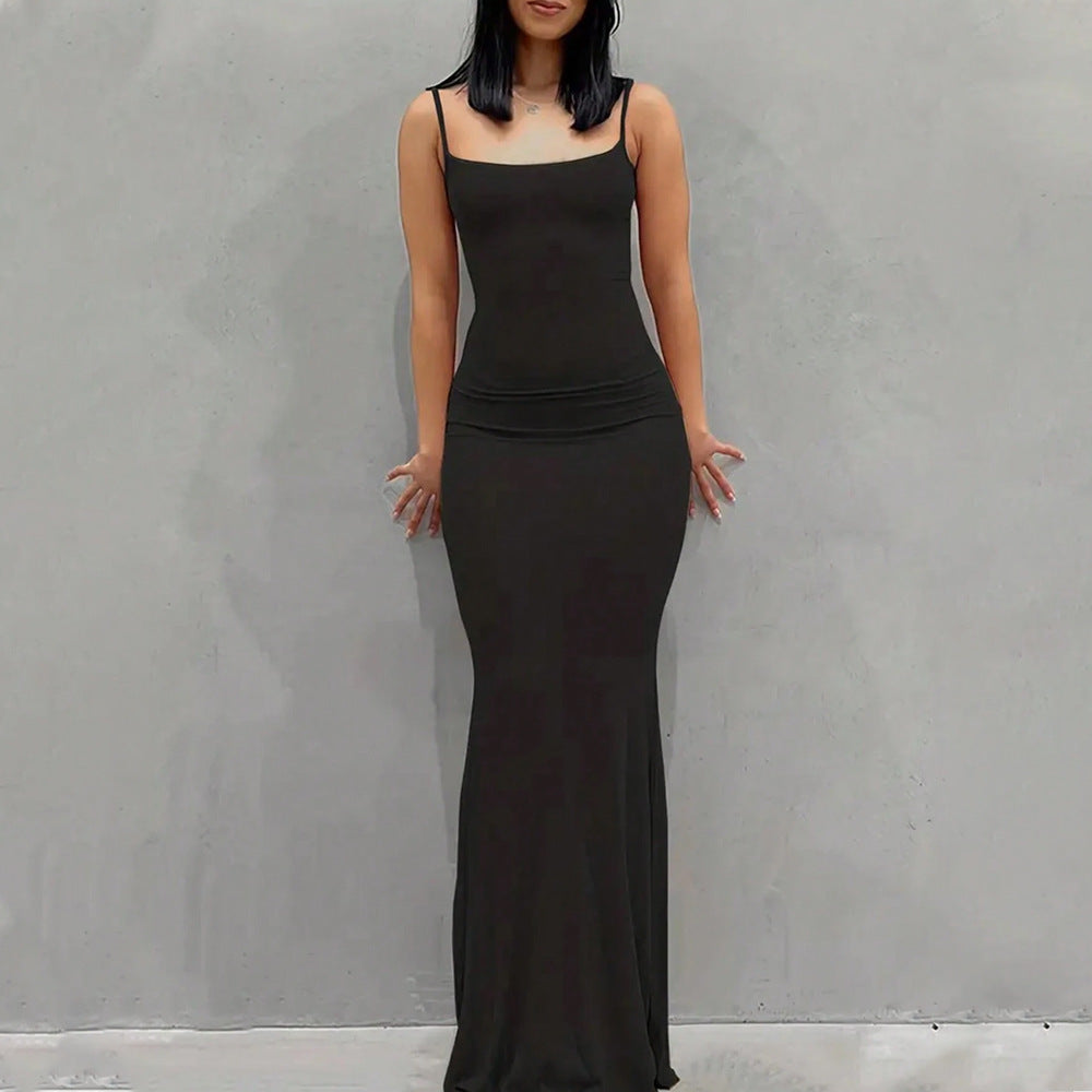 Elegant maxi dress for women with narrow spaghetti straps and a fluid cut Chic & Stil